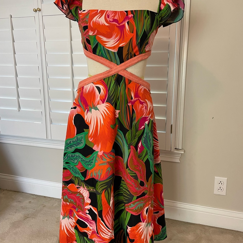 SHEIN Strapless Dress with Bold Floral Design